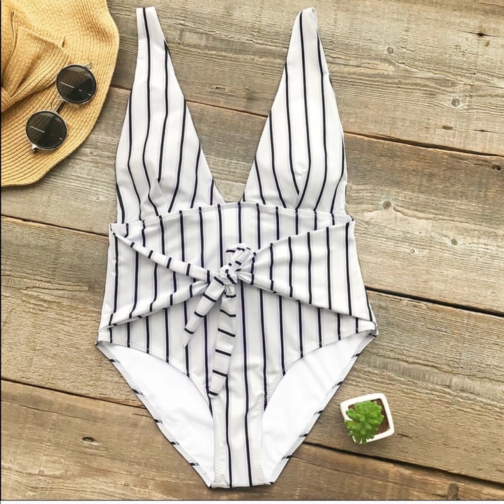 ❗️SALE❗️White and Black Striped Swimsuit - Picture 3 of 4